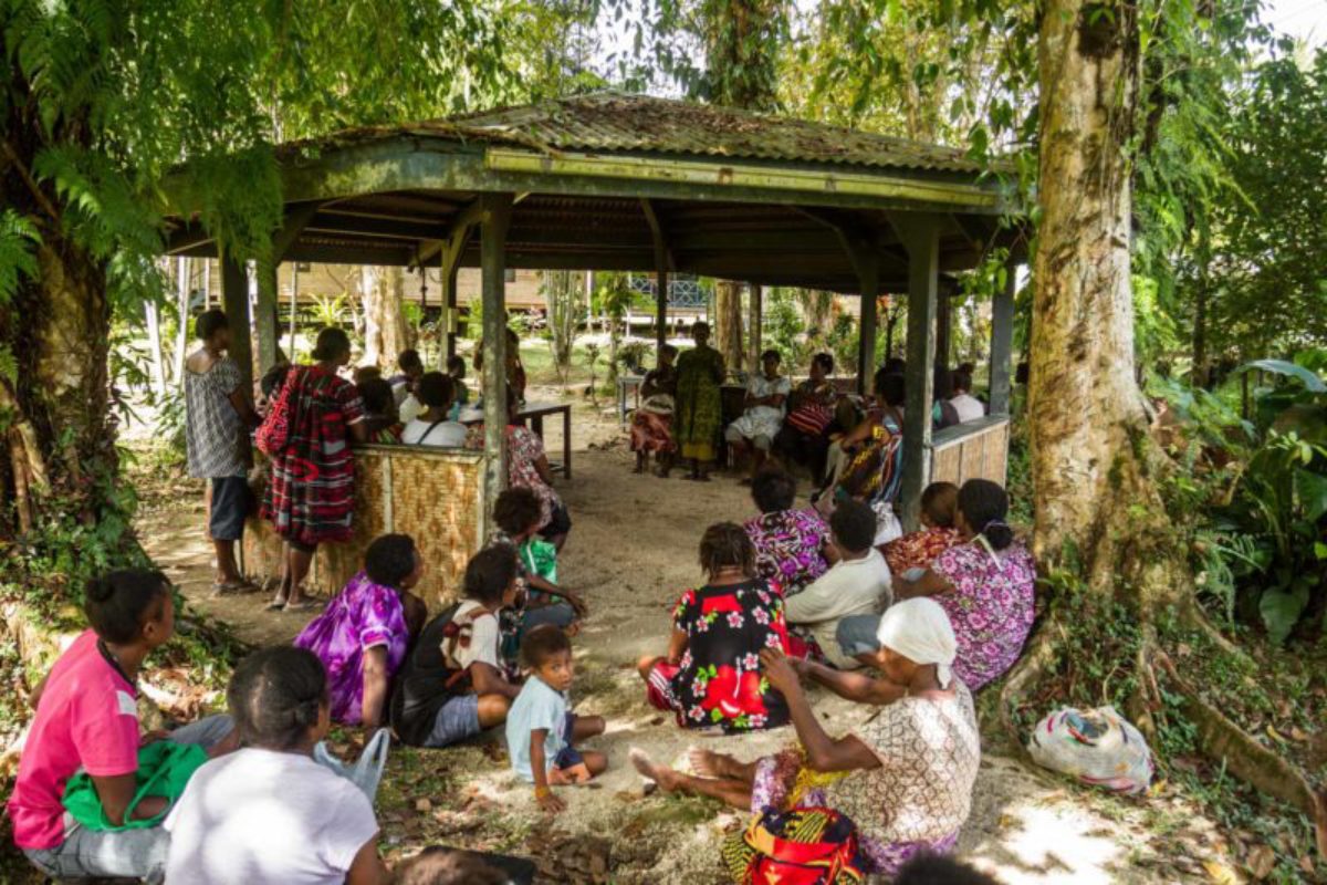 Kikori, Gulf Province, 2014. Women gather for a community meeting in Kikori, one of the ways that women help to share ideas and foster local development in their villages.